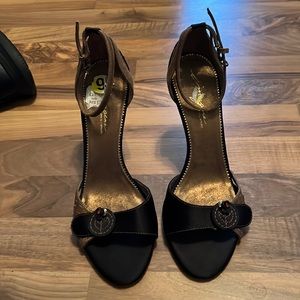 Black stiletto heels. Super cute. Size 9